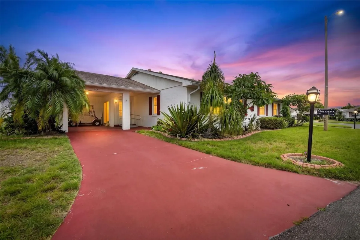 Property Slideshow image 1 of 33 | 213 glenellen pl, Sun City Center, FL, 33573
