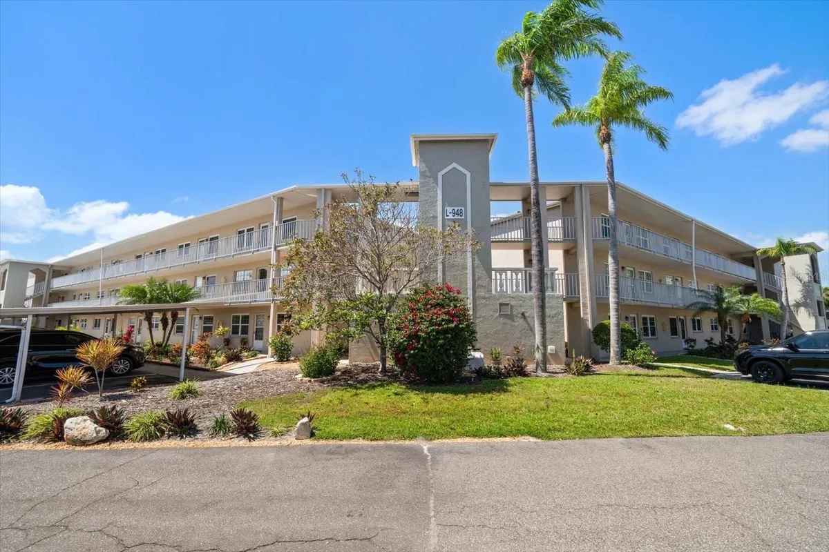 Property Slideshow image 1 of 46 | 948 virginia st apt 202, Dunedin, FL, 34698