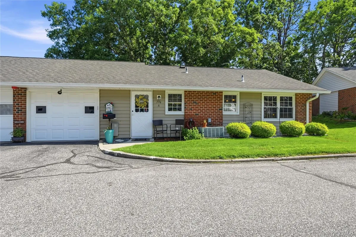 Property Slideshow image 1 of 30 | 176 ventry ct a, Brookhaven, NY, 11961