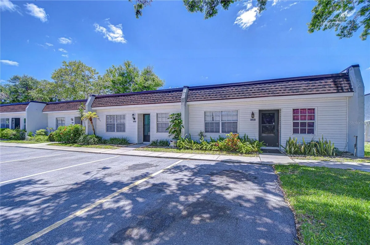 Property Slideshow image 1 of 24 | 13870 oakwood ln 13870, Seminole, FL, 33776