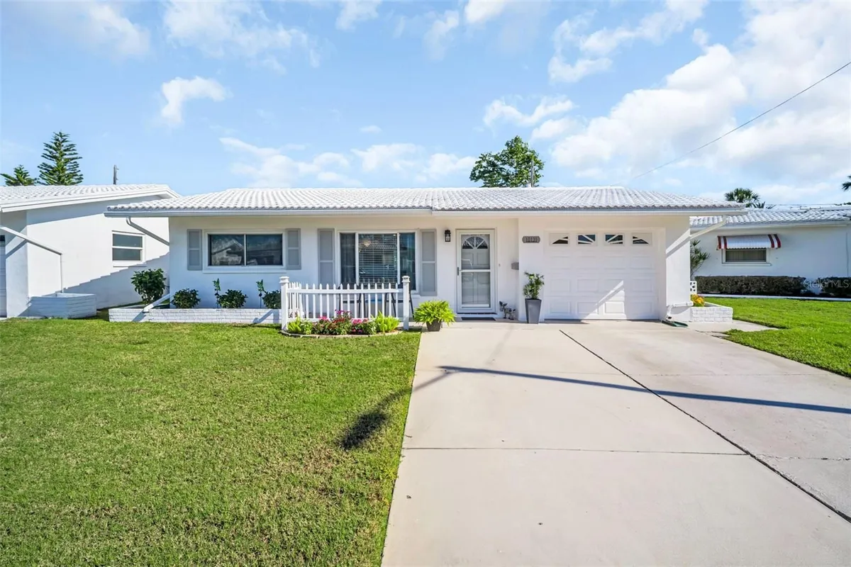 Property Slideshow image 1 of 30 | 10131 43rd way n # 2, Pinellas Park, FL, 33782