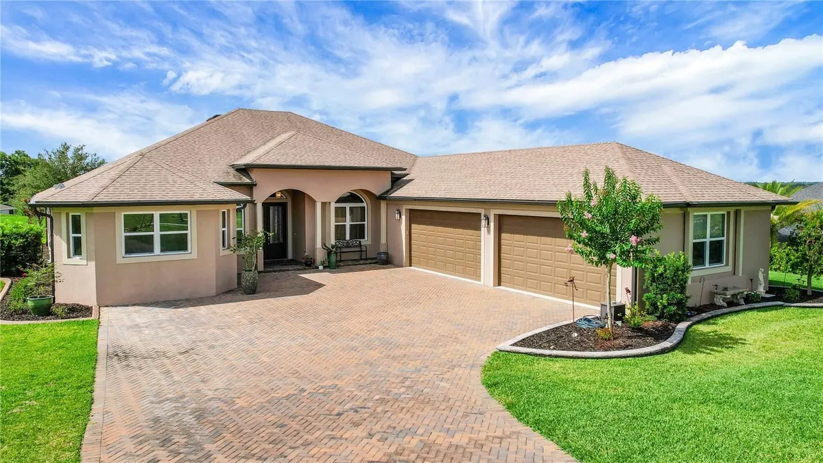 Property Slideshow image 1 of 93 | 6008 apex way, Lady Lake, FL, 32159