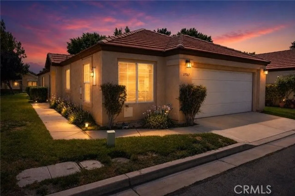 Property Slideshow image 1 of 12 | 11561 park ln, Apple Valley, CA, 92308