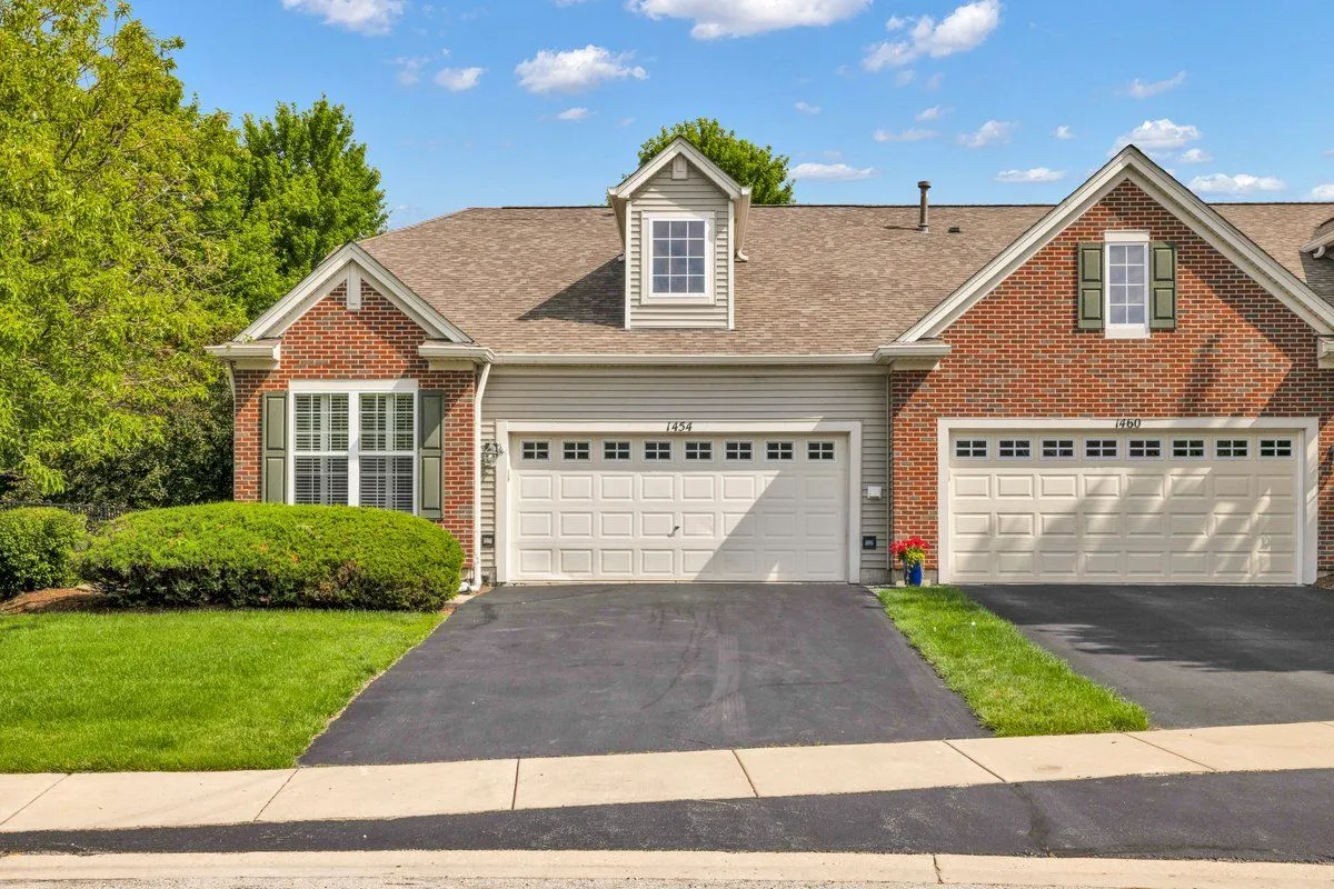 Property Slideshow image 1 of 45 | 1454 sedona ave, Aurora, IL, 60504