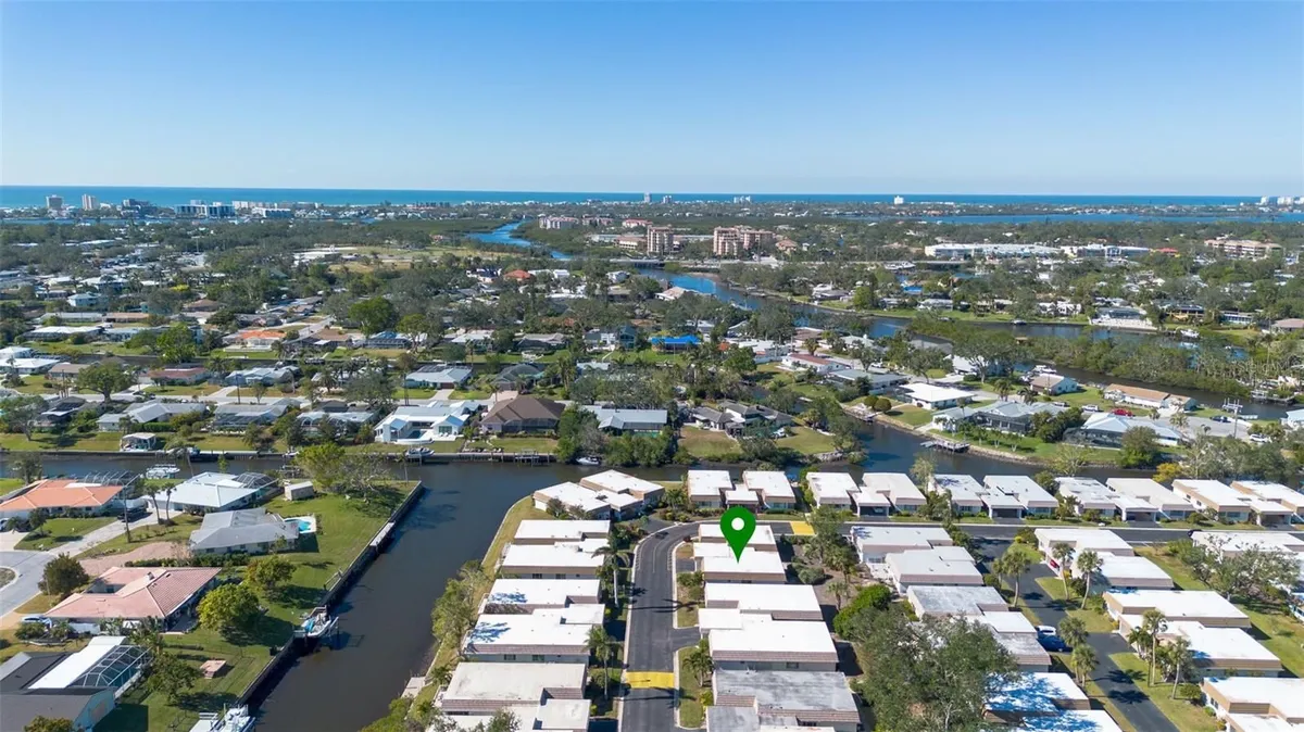 Property Slideshow image 1 of 30 | 2305 riverbluff pkwy # v256, Sarasota, FL, 34231