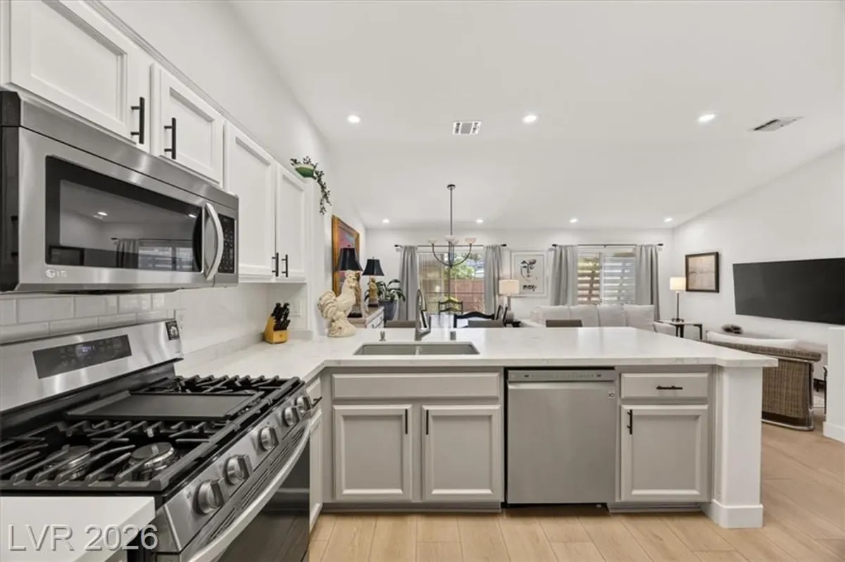 Property Slideshow image 1 of 31 | 2013 joy view ln, Henderson, NV, 89012
