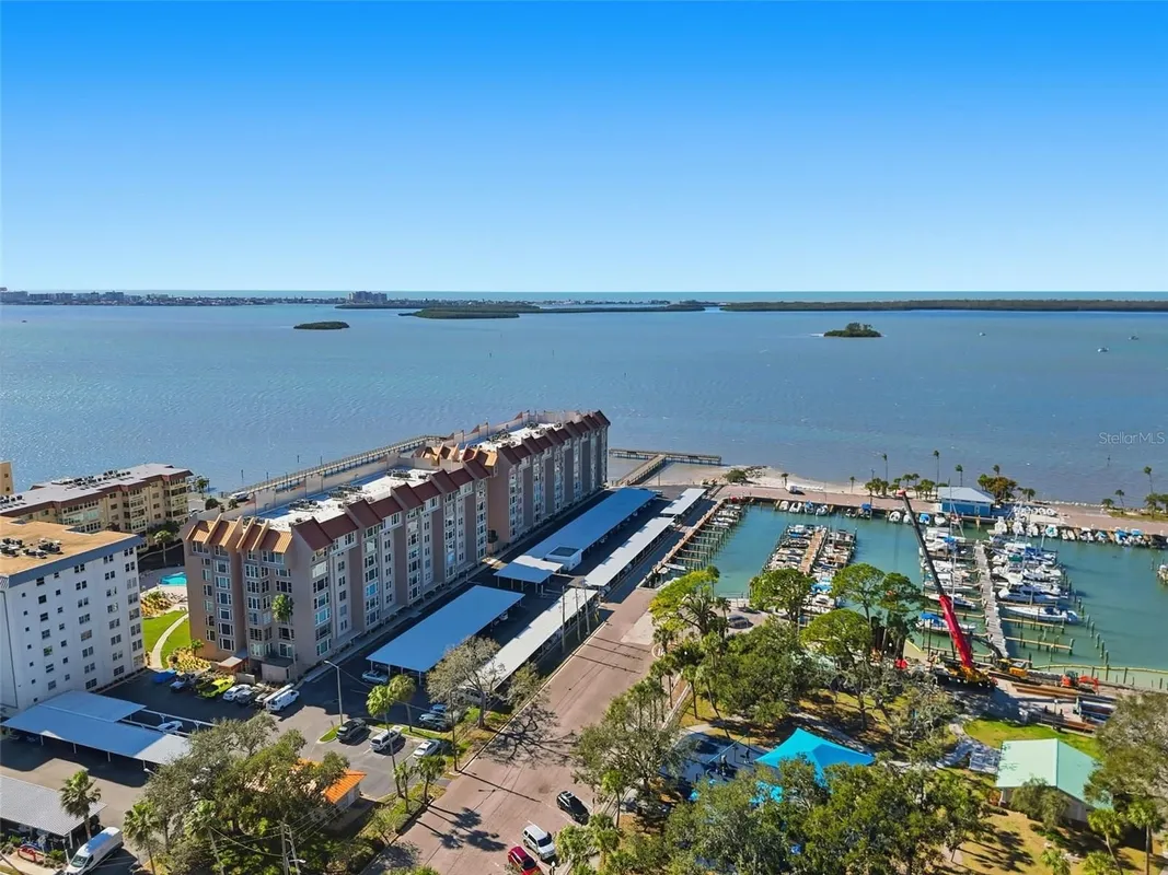 Property Slideshow image 1 of 18 | 632 edgewater dr 135, Dunedin, FL, 34698