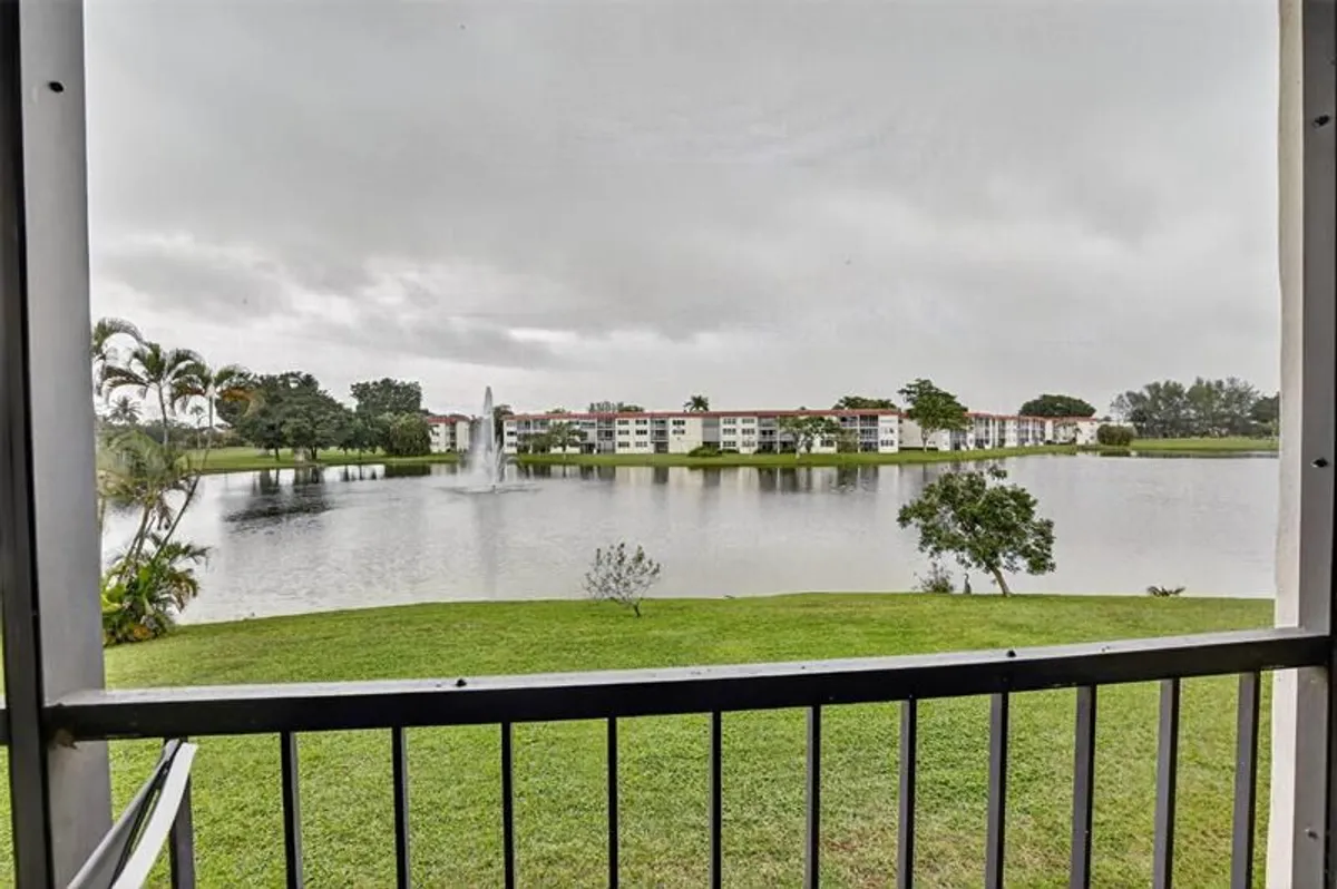 Property Slideshow image 1 of 20 | 9623 s hollybrook lake dr 204, Pembroke Pines, FL, 33025