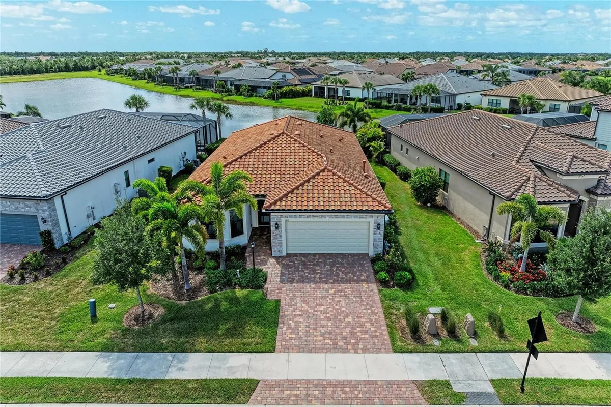 Property Slideshow image 1 of 68 | 7412 summerland cv, Lakewood Ranch, FL, 34202