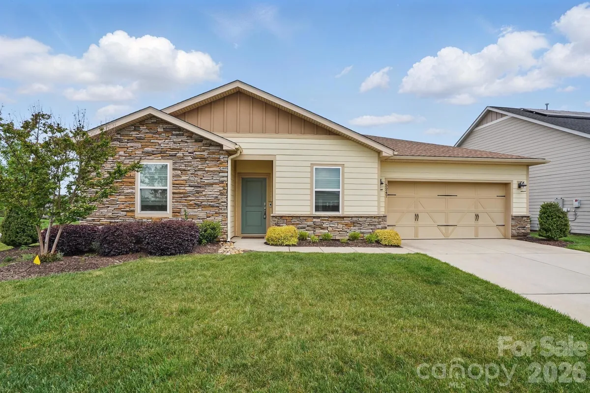 Property Slideshow image 1 of 43 | 5247 looking glass trl, Denver, NC, 28037