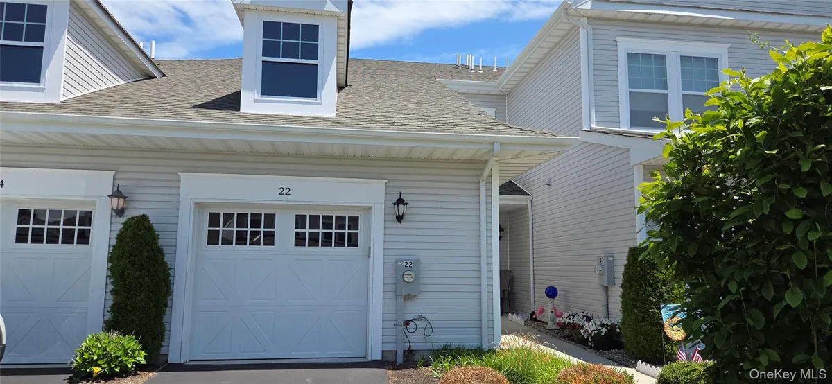 Property Slideshow image 1 of 22 | 22 cricket ct, Brookhaven, NY, 11967