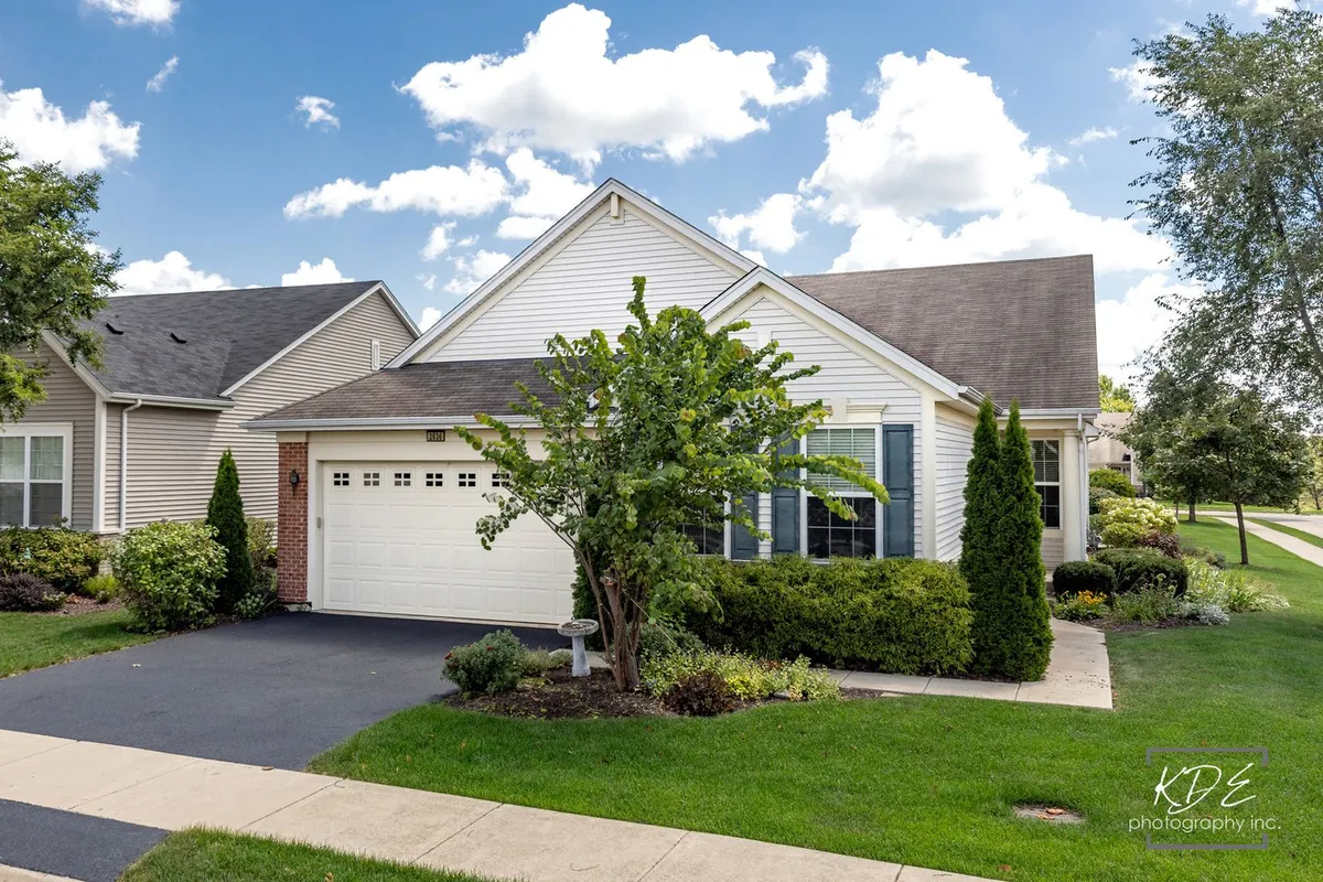 Property Slideshow image 1 of 33 | 2836 hillcrest cir, Naperville, IL, 60564