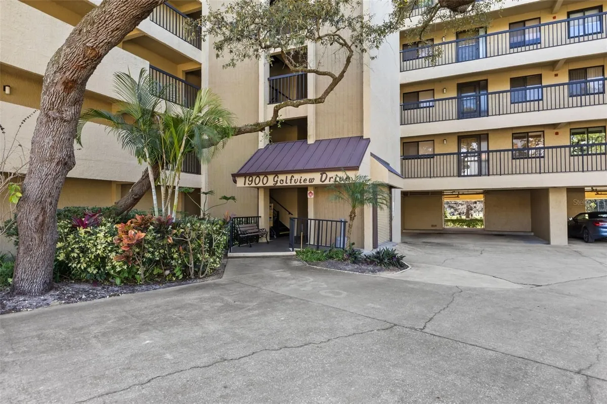 Property Slideshow image 1 of 38 | 1938 golfview dr # 1938, Tarpon Springs, FL, 34689