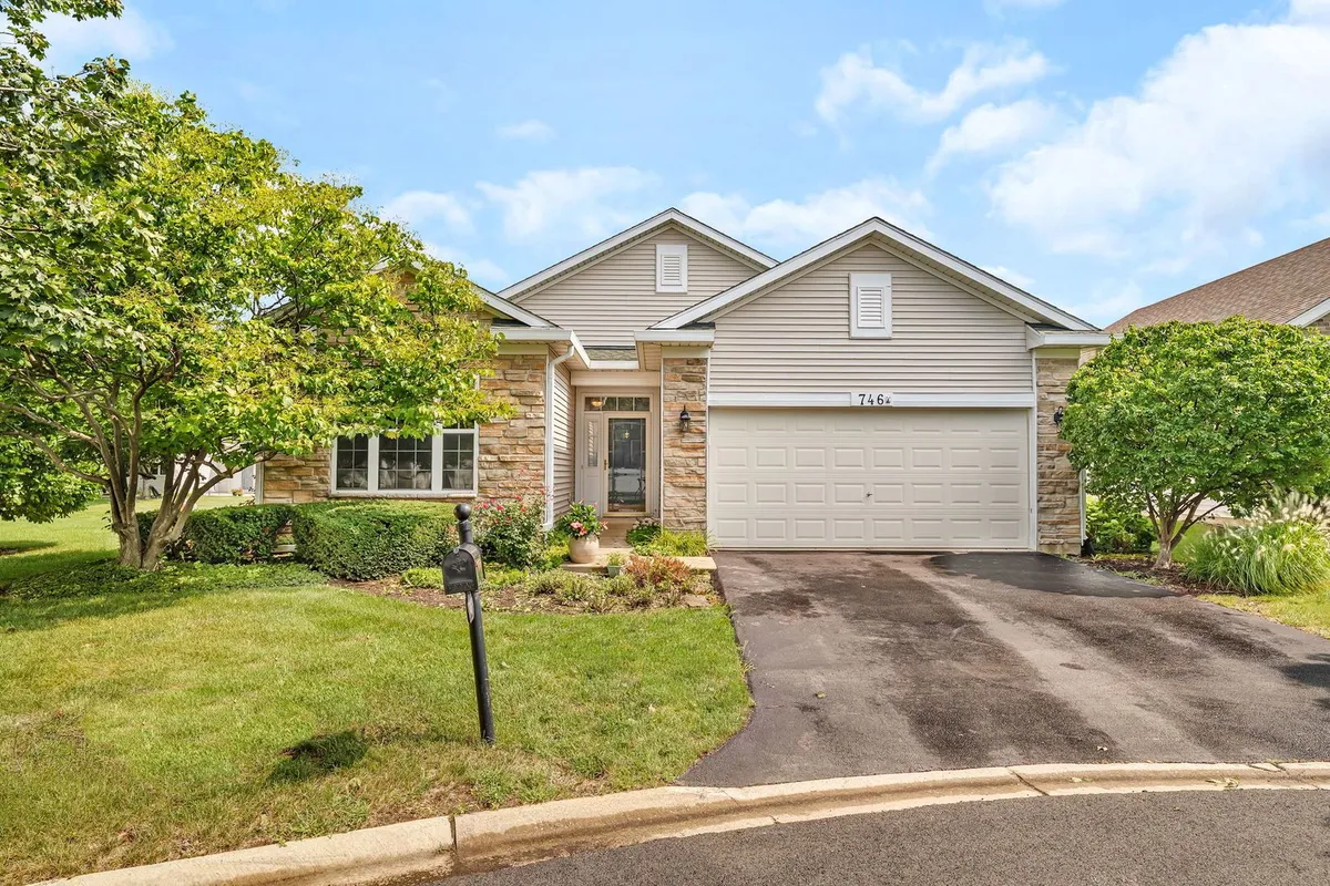 Property Slideshow image 1 of 28 | 746 s mecosta ln, Romeoville, IL, 60446