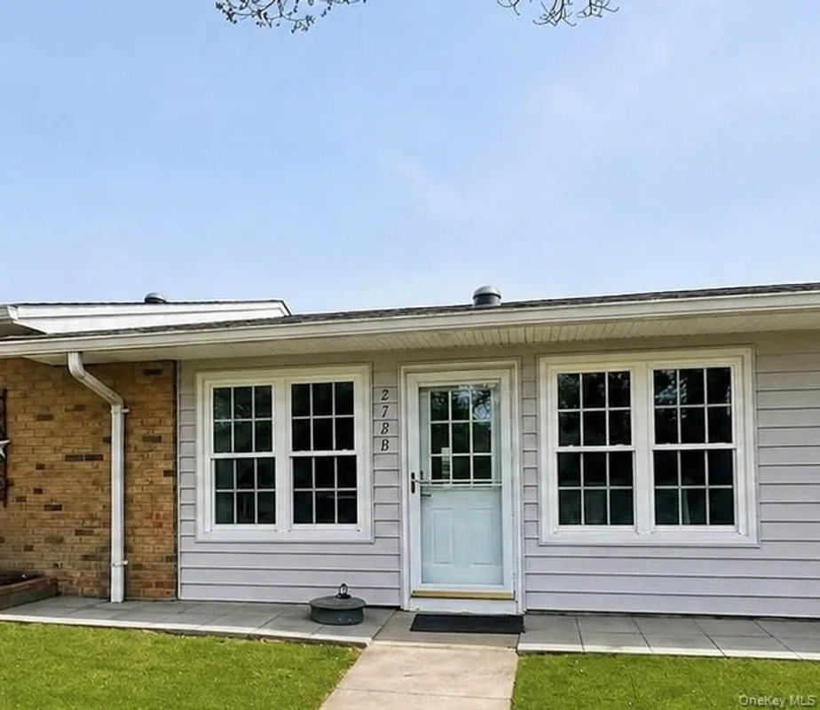 Property Slideshow image 1 of 12 | 278 berwick ct b, Brookhaven, NY, 11961