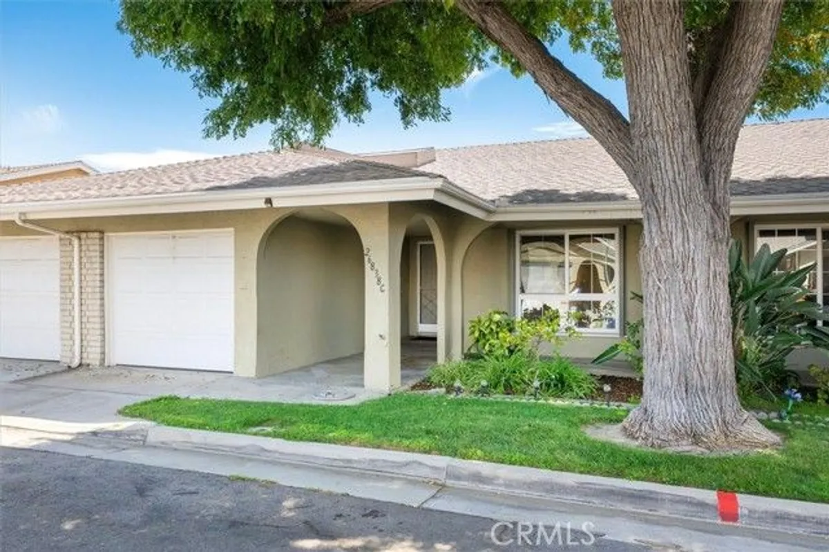 Property Slideshow image 1 of 46 | 26838 avenue of the oaks #c #c, Newhall, CA, 91321