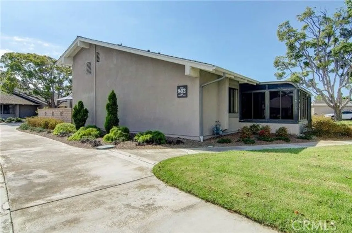 Property Slideshow image 1 of 27 | 8565 larkhall cir 802c, Huntington Beach, CA, 92646
