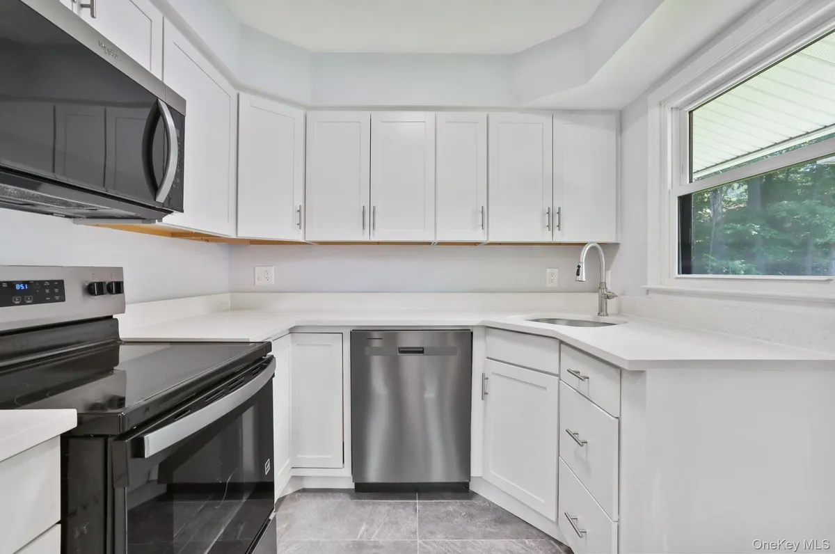 Property Slideshow image 1 of 15 | 34 warwick pl d, Yorktown Heights, NY, 10598