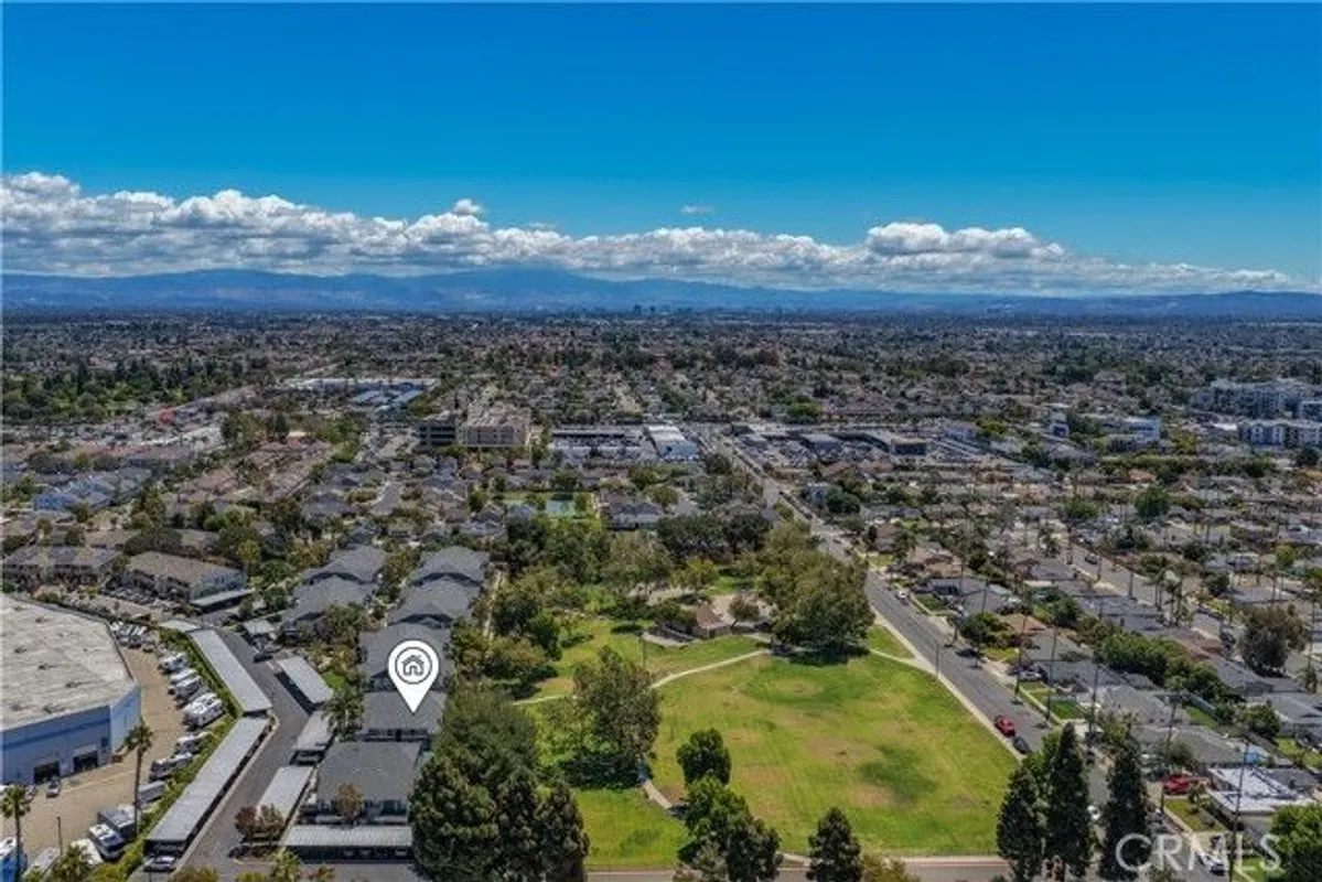 Property Slideshow image 1 of 33 | 18292 parkview, Huntington Beach, CA, 92648