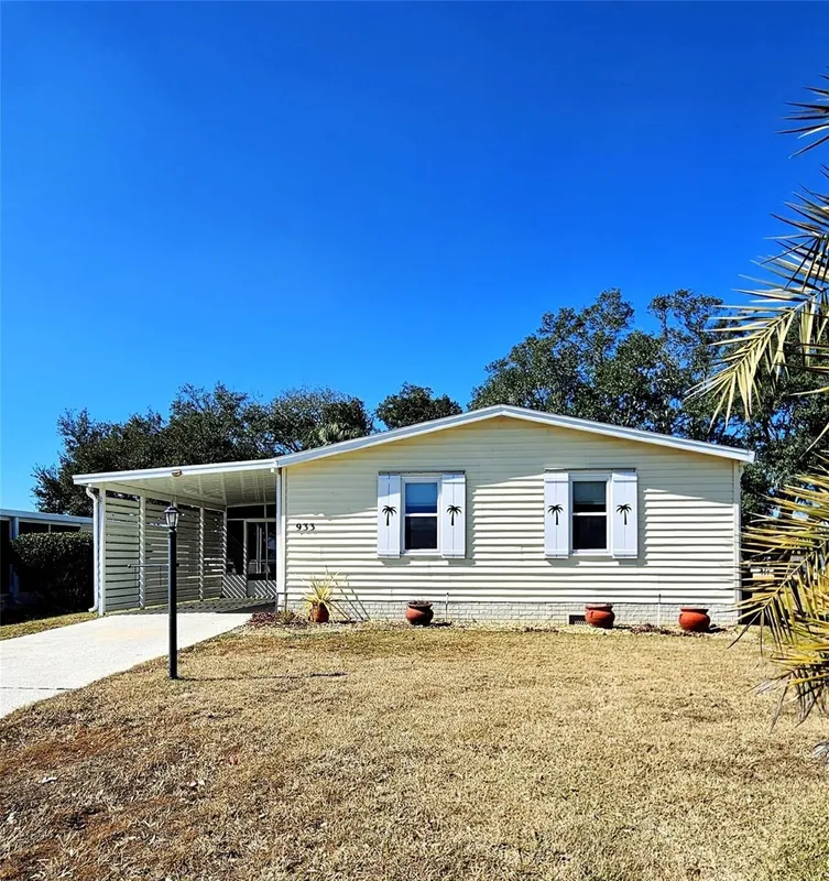 Property Slideshow image 1 of 30 | 933 oleander st, Lady Lake, FL, 32159