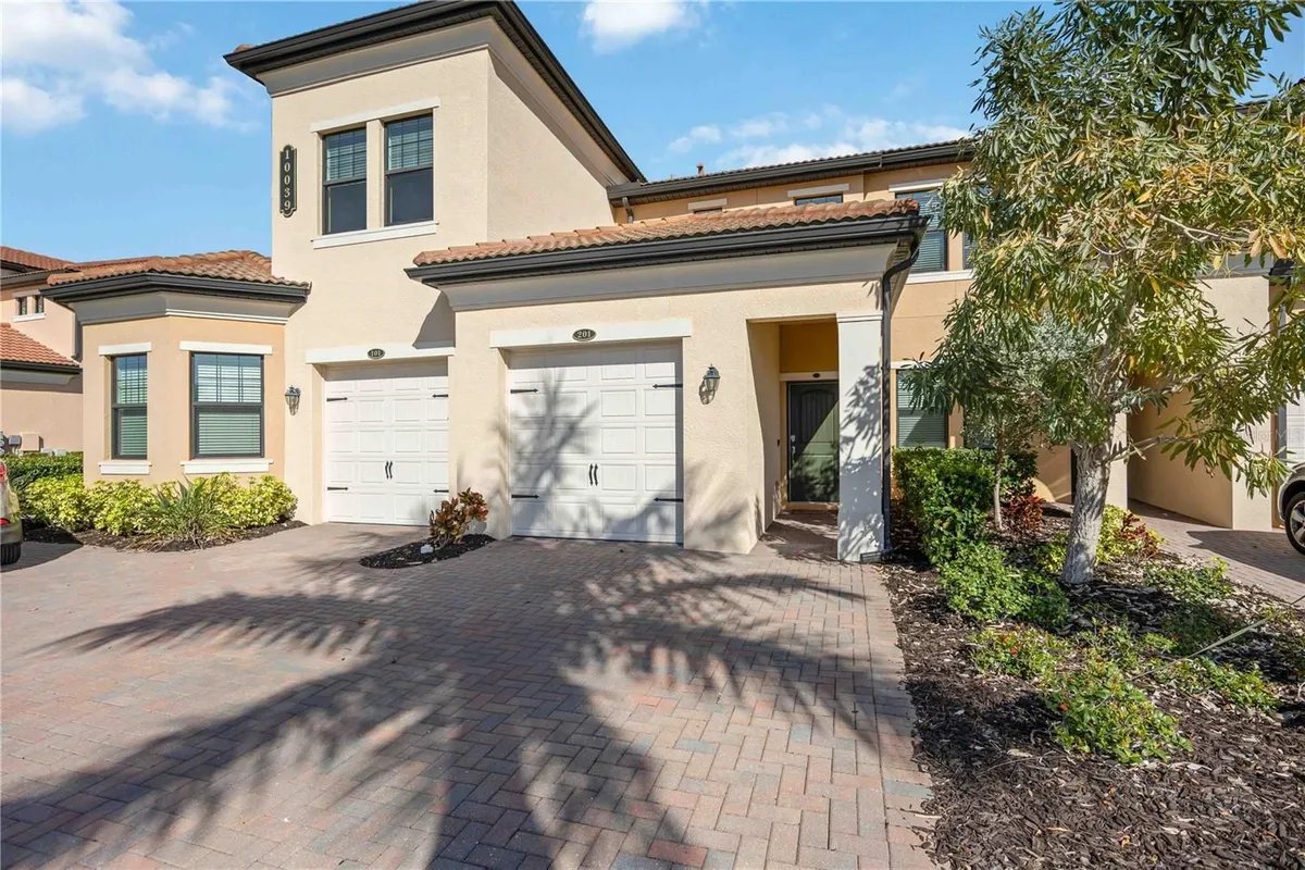 Property Slideshow image 1 of 68 | 10039 crooked creek dr 201, Venice, FL, 34293