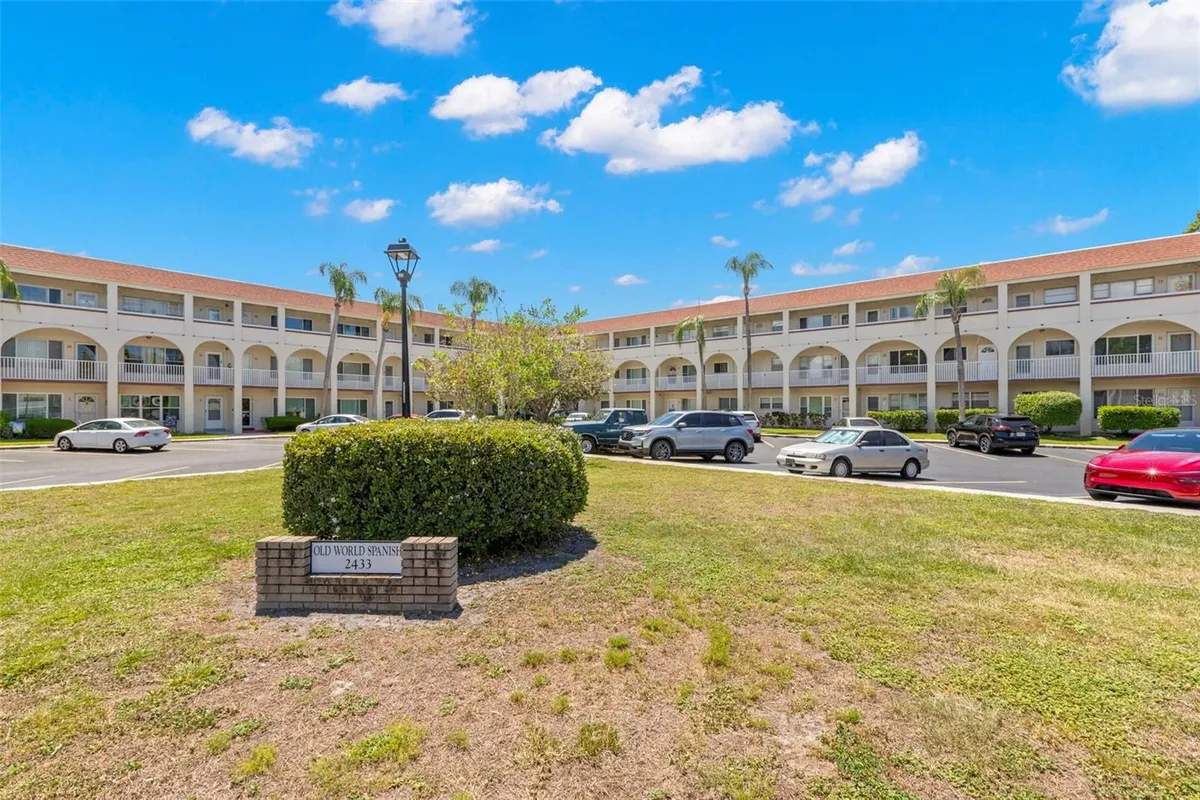Property Slideshow image 1 of 39 | 2433 brazilia dr 41, Clearwater, FL, 33763