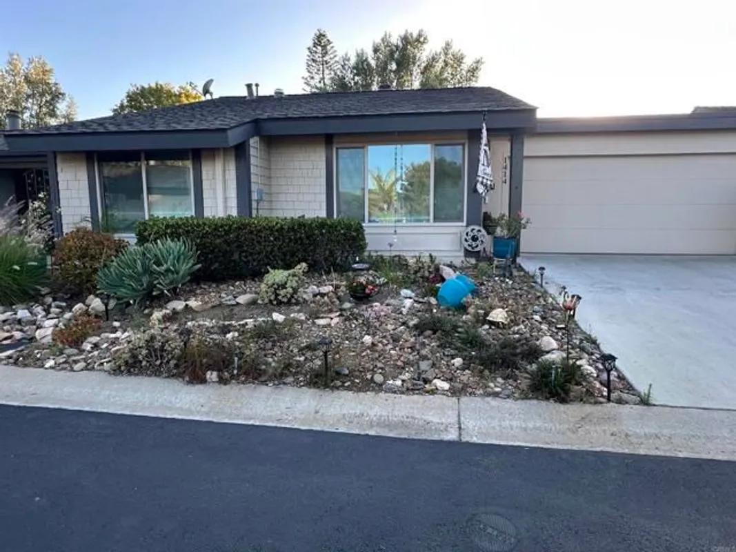 Property Slideshow image 1 of 17 | 1414 market st, Vista, CA, 92084