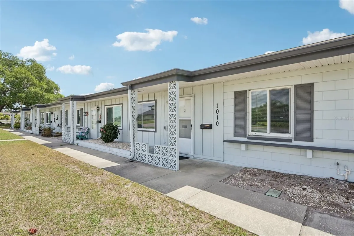 Property Slideshow image 1 of 44 | 1010 n pebble beach blvd, Sun City Center, FL, 33573