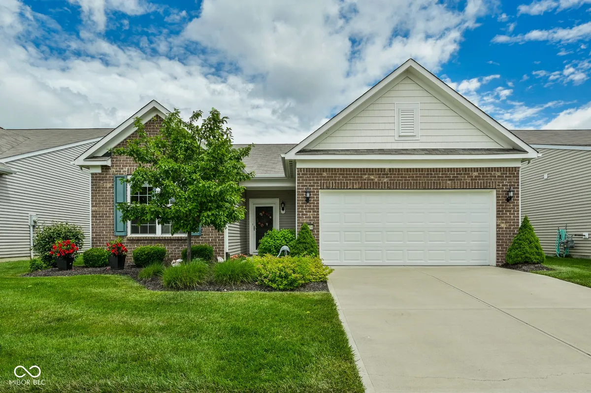 Property Slideshow image 1 of 29 | 16104 loire valley dr, Fishers, IN, 46037
