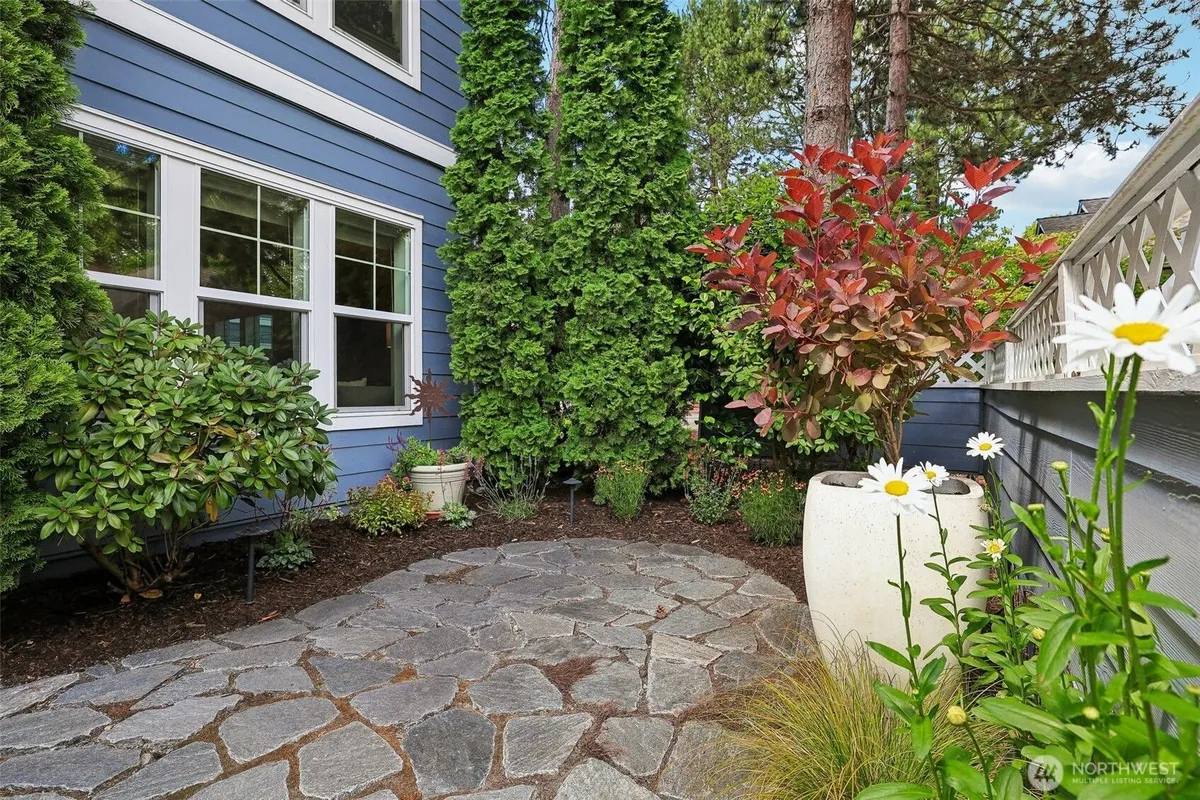 Property Slideshow image 1 of 40 | 3935 226th pl 111, Issaquah, WA, 98029