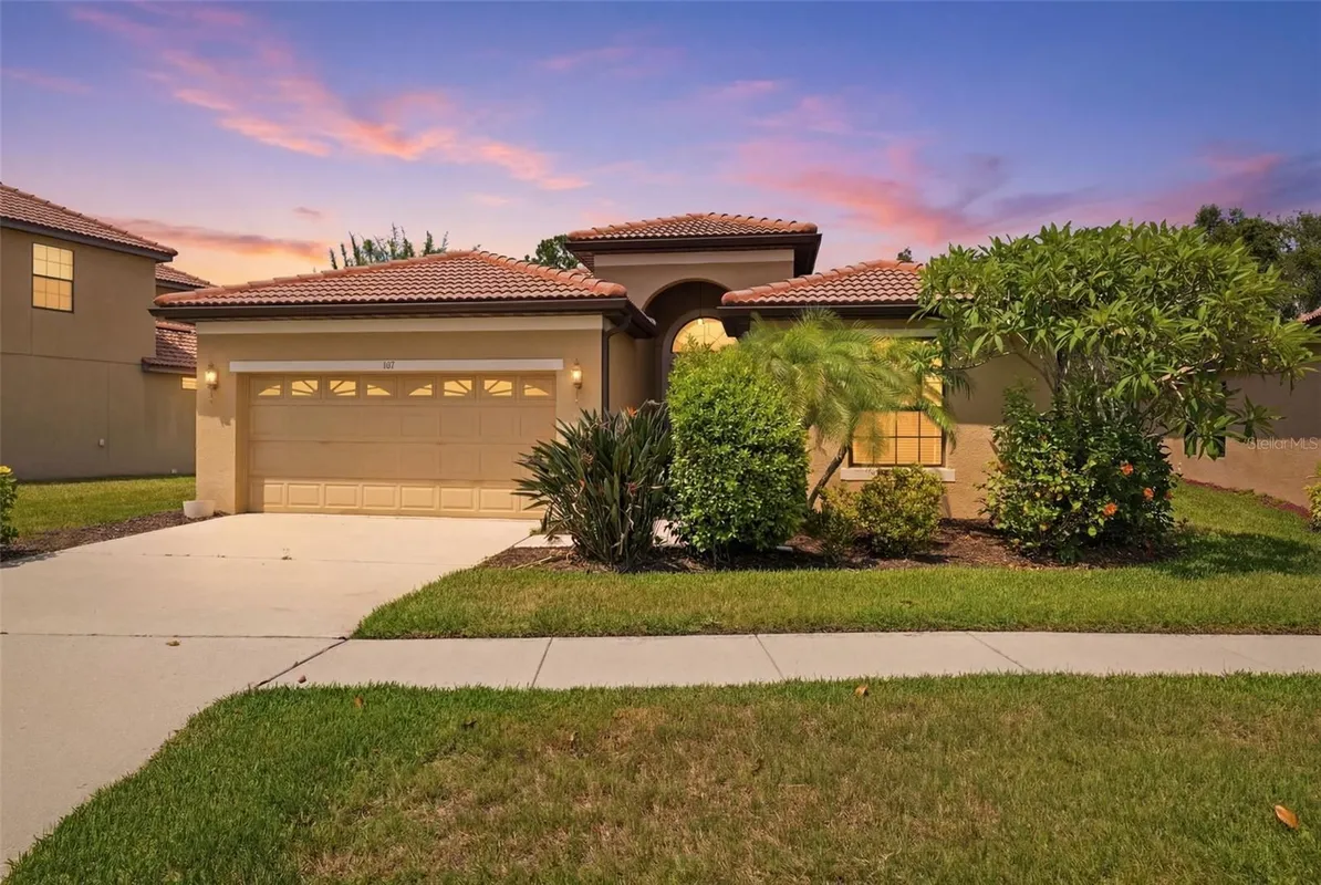 Property Slideshow image 1 of 60 | 107 silver falls dr dr, Apollo Beach, FL, 33572