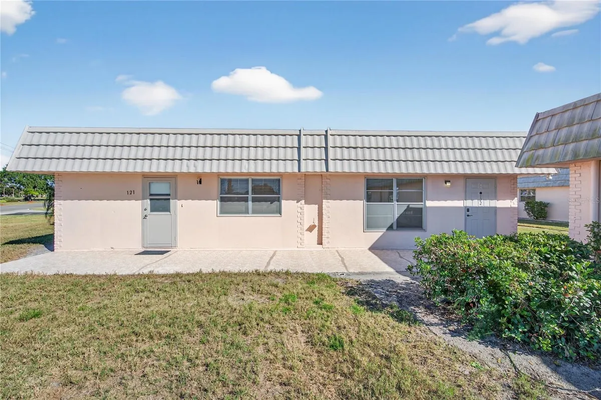 Property Slideshow image 1 of 33 | 201 bedford trl f121, Sun City Center, FL, 33573