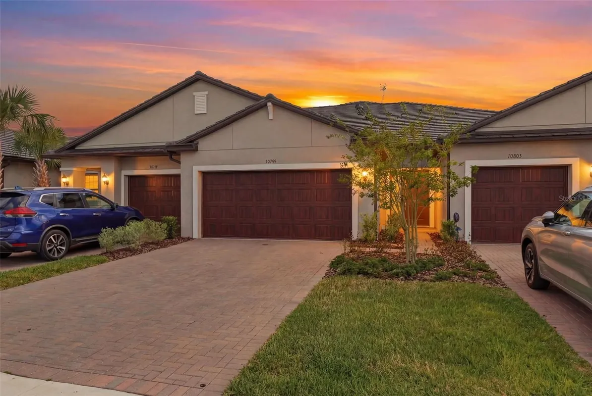 Property Slideshow image 1 of 19 | 10799 gable dig loop, San Antonio, FL, 33576