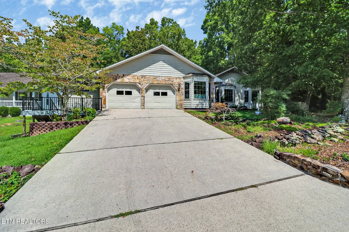 Property Slideshow image 1 of 51 | 143 sugarbush cir, Crossville, TN, 38558