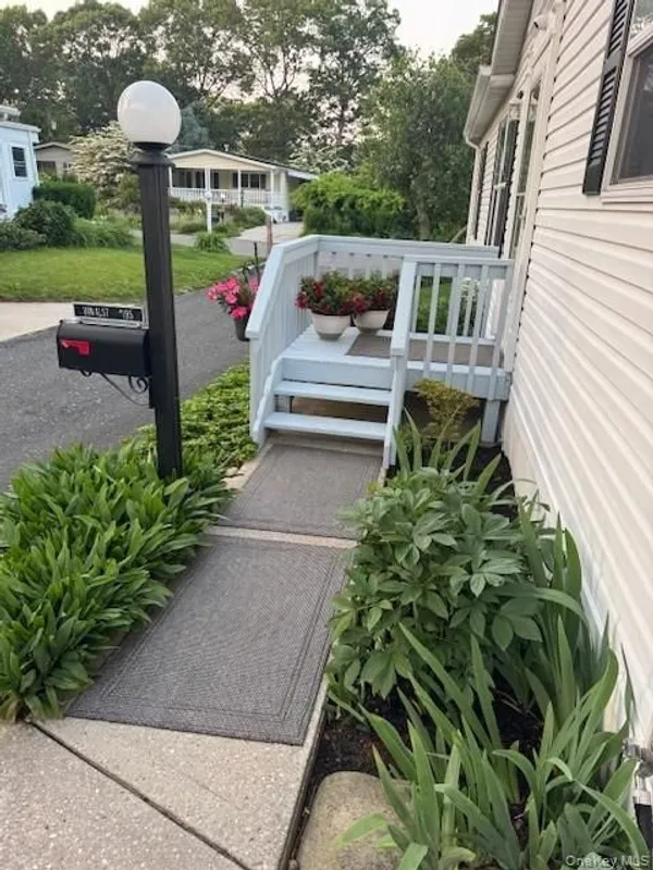 Property Slideshow image 1 of 12 | 1661 old country rd, Riverhead, NY, 11901