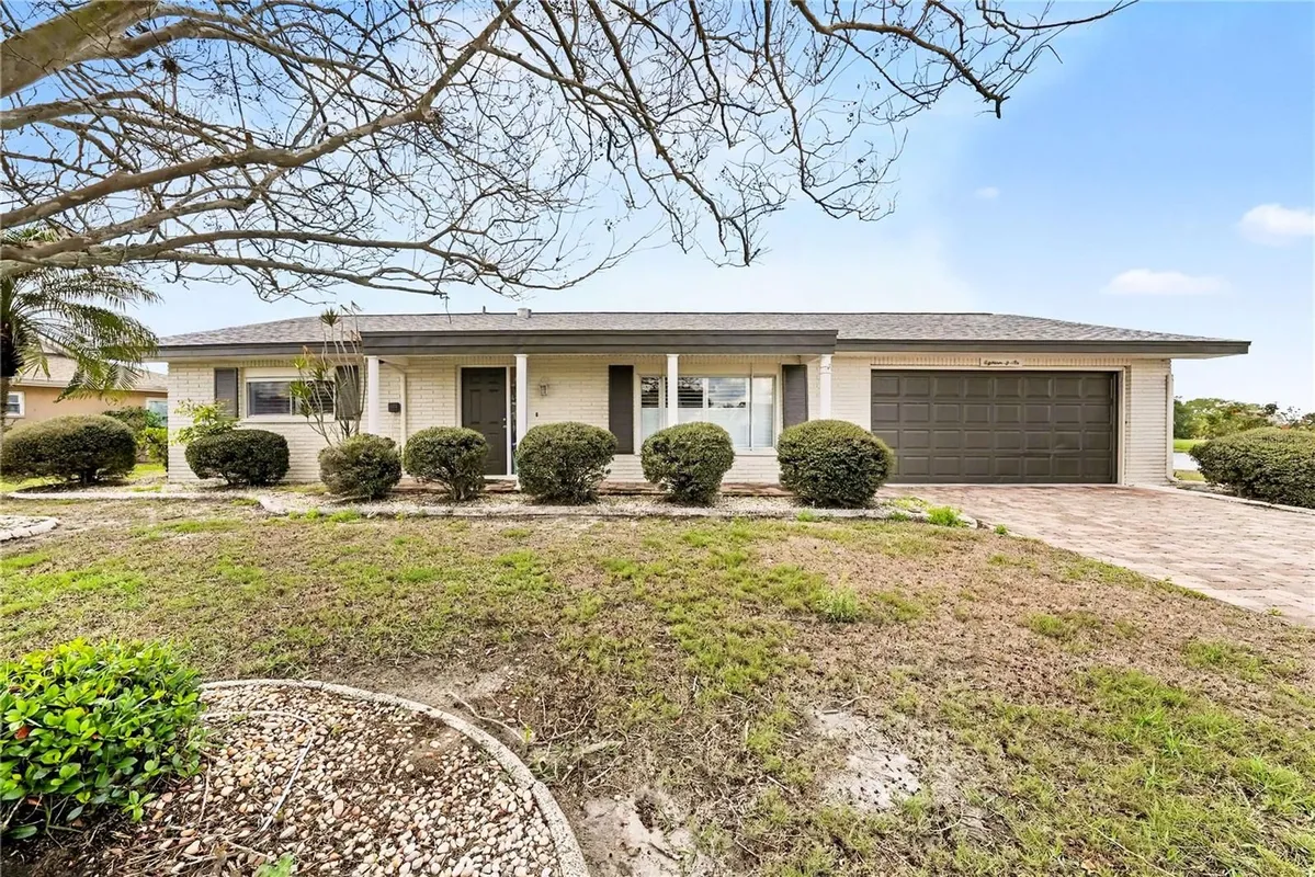 Property Slideshow image 1 of 25 | 1806 el rancho dr, Sun City Center, FL, 33573