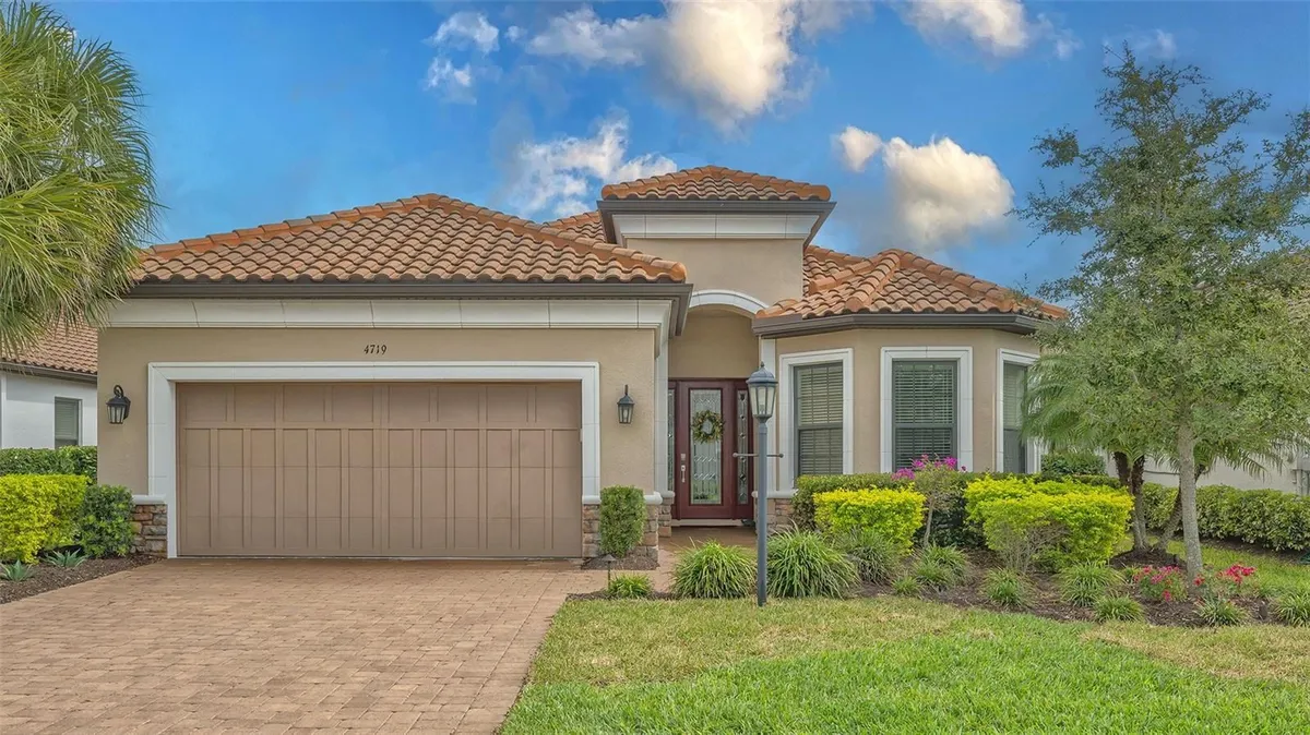 Property Slideshow image 1 of 75 | 4719 cassio ct, Bradenton, FL, 34211