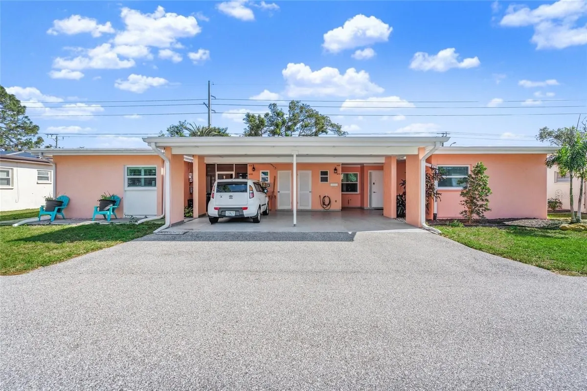 Property Slideshow image 1 of 35 | 6213 green view dr # 127, Sarasota, FL, 34231