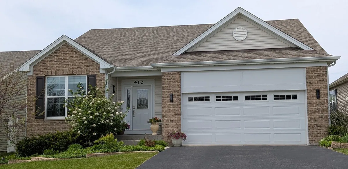 Property Slideshow image 1 of 50 | 410 mahogany dr, Algonquin, IL, 60102