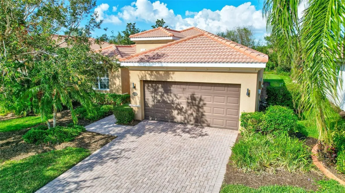 Property Slideshow image 1 of 63 | 9019 heritage sound dr, Bradenton, FL, 34212