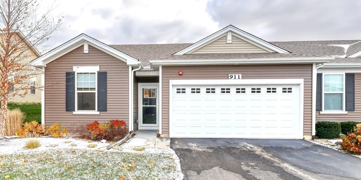 Property Slideshow image 1 of 20 | 911 darwin st, North Aurora, IL, 60542