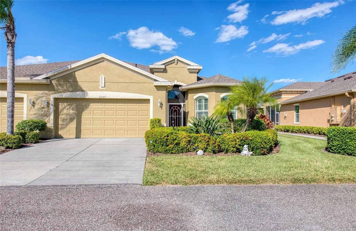 Property Slideshow image 1 of 40 | 2227 nottingham greens dr, Sun City Center, FL, 33573
