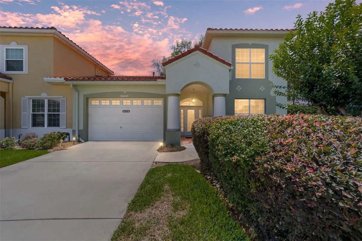 Property Slideshow image 1 of 44 | 1074 avenida sonoma, Lady Lake, FL, 32159