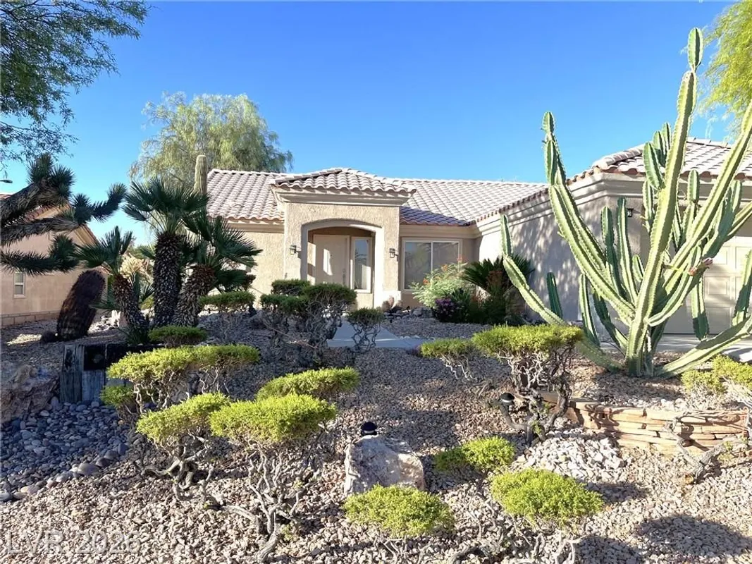 Property Slideshow image 1 of 16 | 10133 cresent creek dr, Las Vegas, NV, 89134