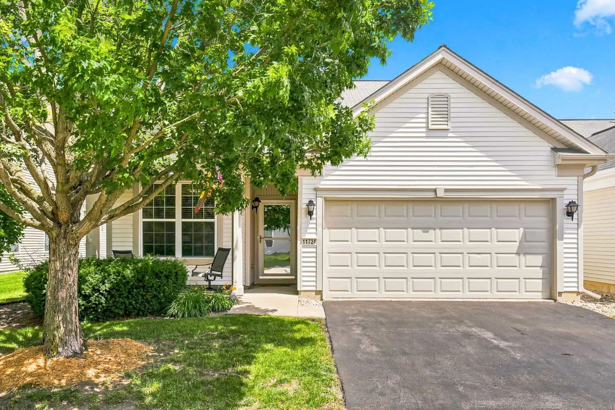 Property Slideshow image 1 of 19 | 11724 tanglewood ln, Huntley, IL, 60142