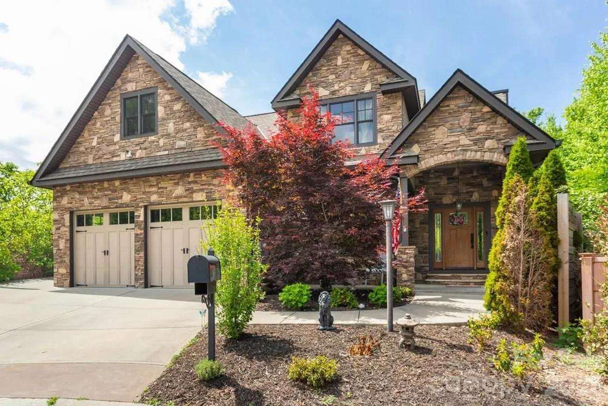 Property Slideshow image 1 of 48 | 109 wood owl ct, Hendersonville, NC, 28791
