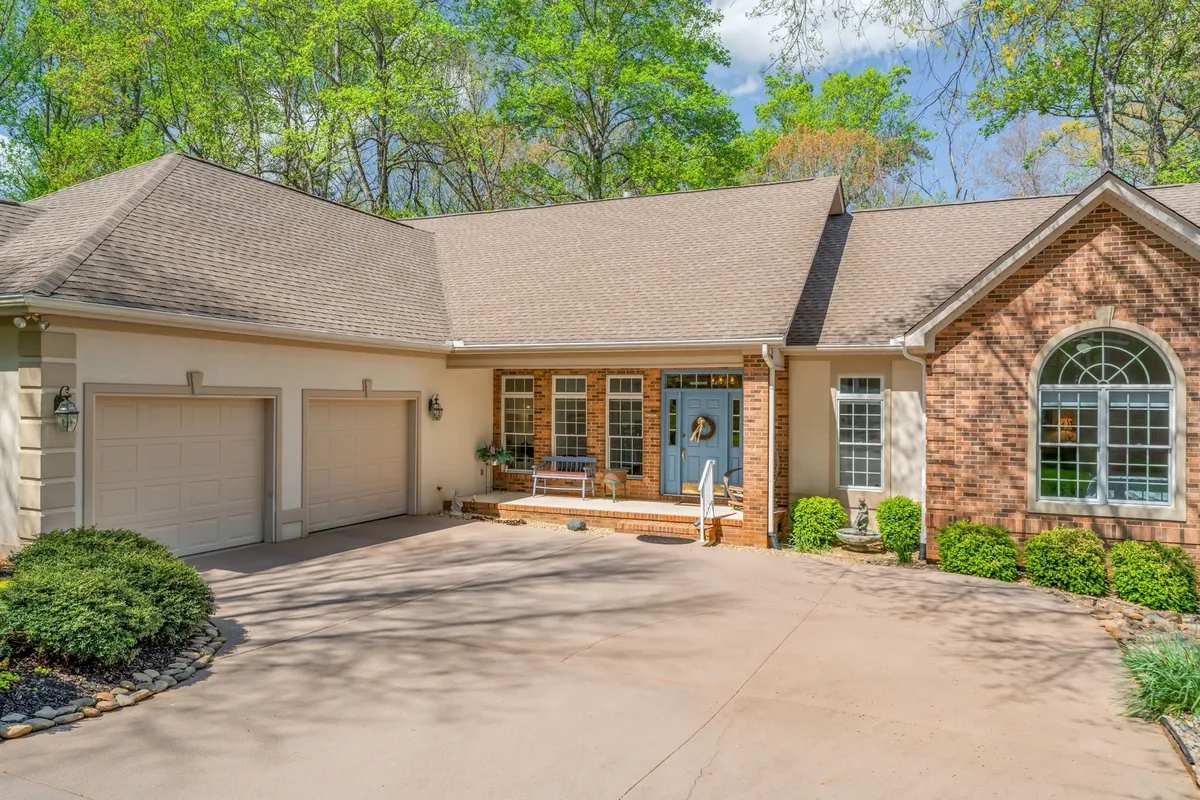 Property Slideshow image 1 of 71 | 124 geya cir, Loudon, TN, 37774