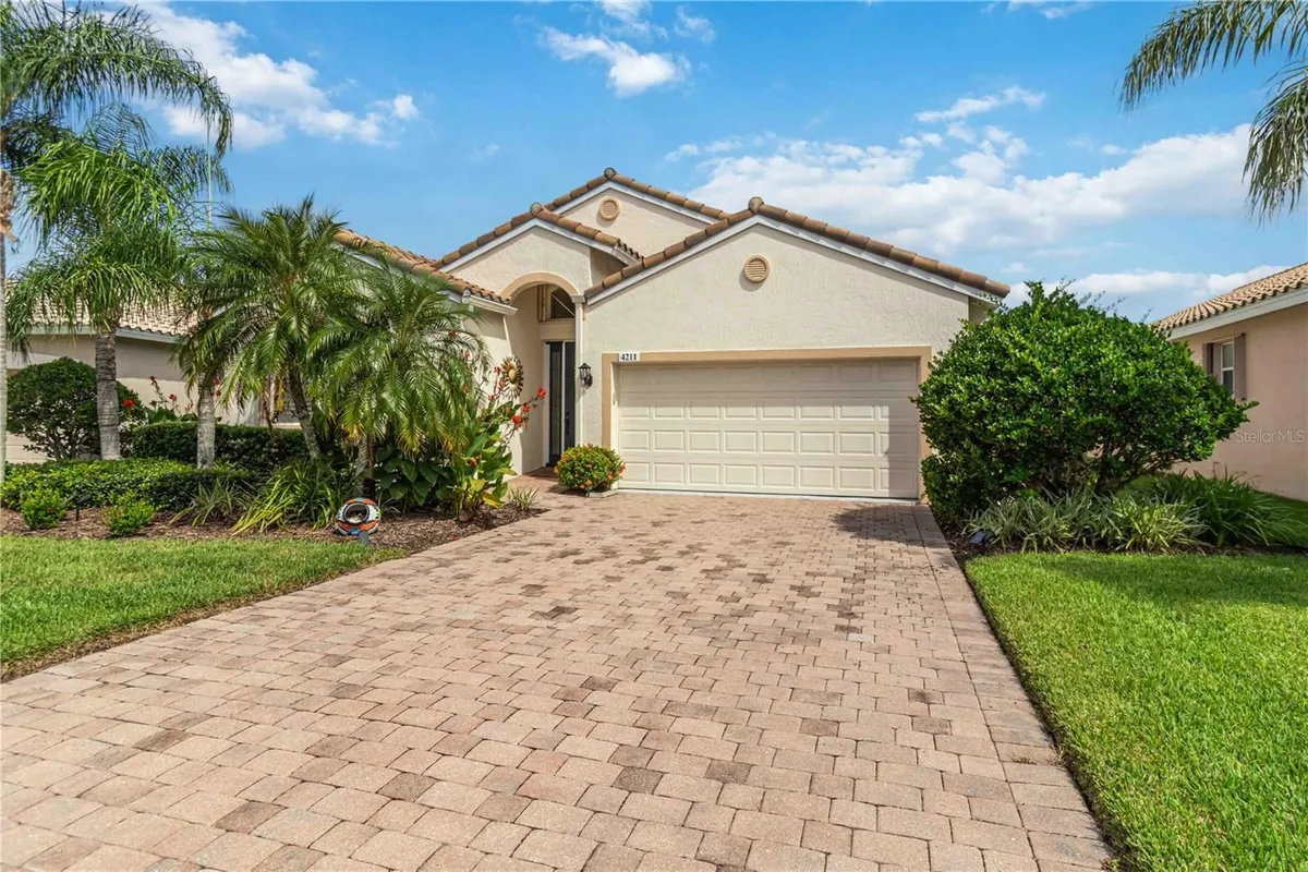 Property Slideshow image 1 of 31 | 4211 64th dr e unit e, Sarasota, FL, 34243
