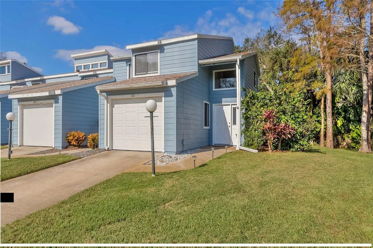 Property Slideshow image 1 of 45 | 100 kingbird cir 1, Daytona Beach, FL, 32119
