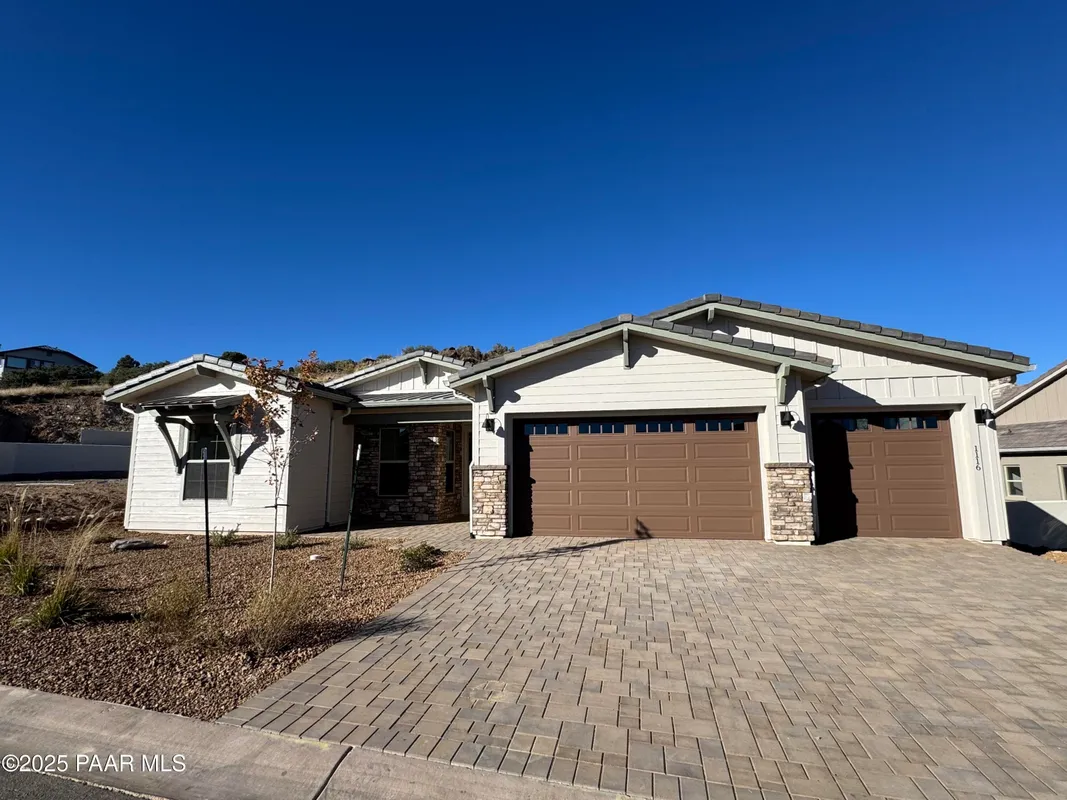 Property Slideshow image 1 of 19 | 1116 s lakeview dr, Prescott, AZ, 86301